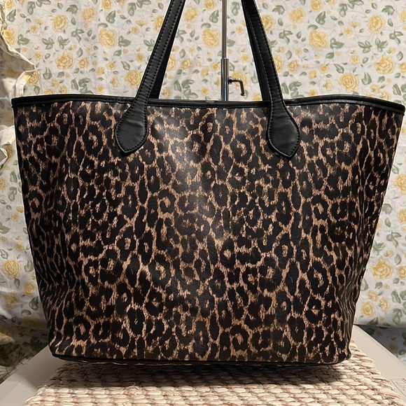 Steve Madden Tote - Picture 4 of 11